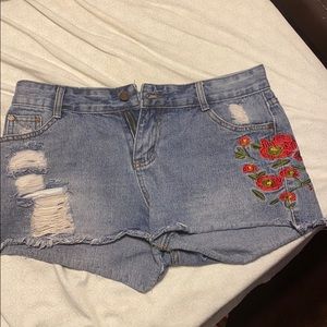 Jean shorts with flower detail